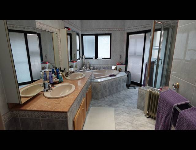 5 BEDROOM FREEHOLD FOR SALE IN SILVER LAKES GOLF ESTATE
